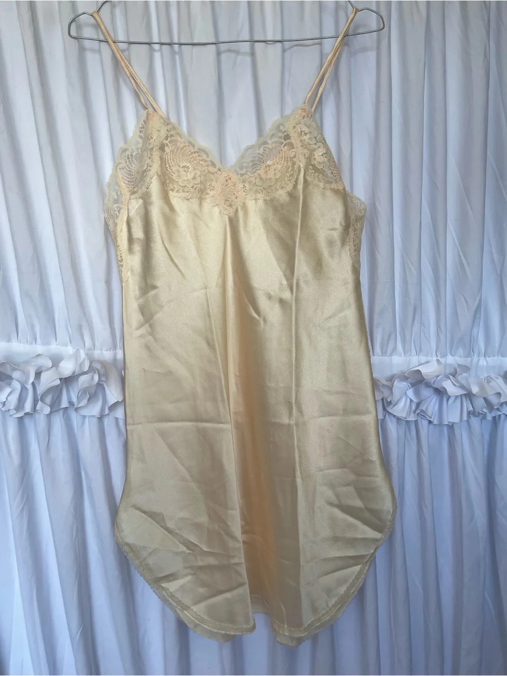 Vintage Pale Yellow Lace-Trim Slip Chemise - Picture 2 of 2